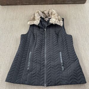 CHICO’S Black Quilted Vest With Removable Fux Fur Collar Sz Chico’s 2